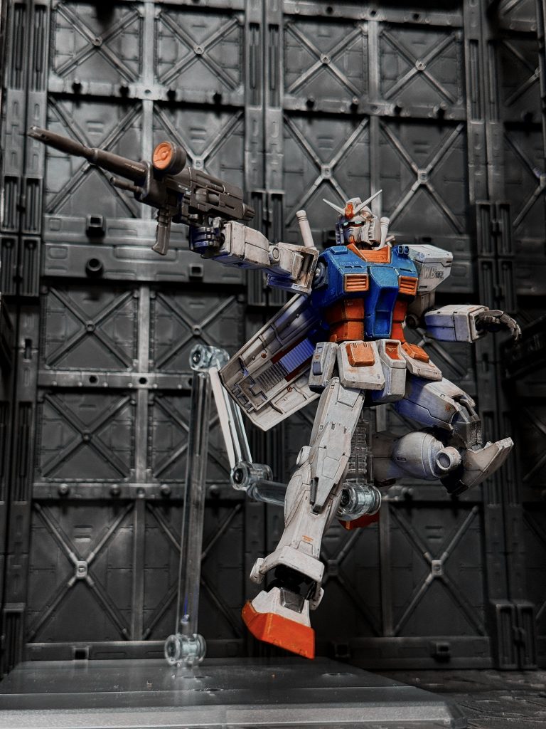 ツインアイにはエナメル蛍光グリーンを筆塗りしてます。ブラックライトでびこーん。