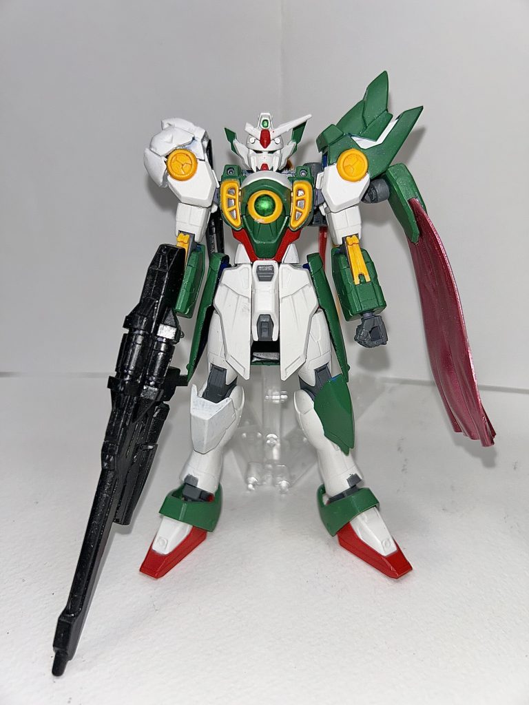 前面から。エクシードギャラクシーに対抗して作られた機体というイメージです。アメイジングエクシアやエアリアル、30MMのパーツを使って改造。
