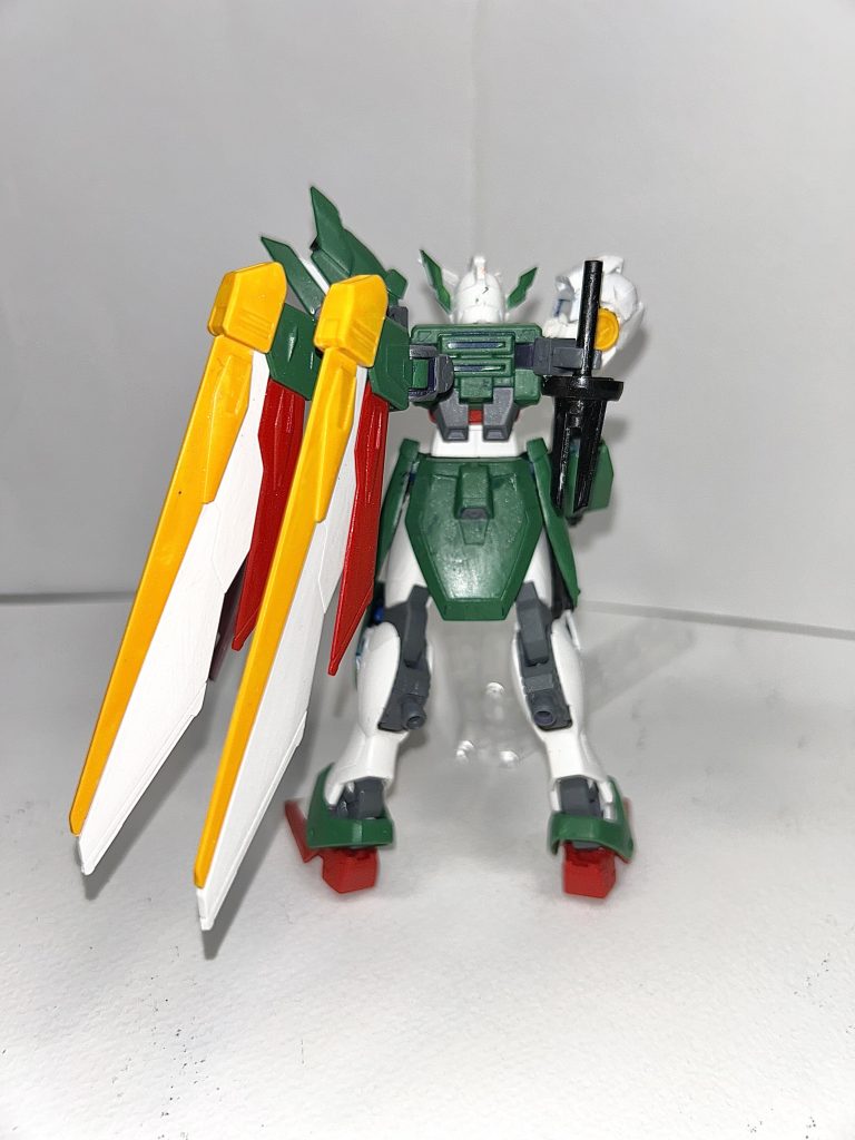 背面から。ビームレイピアのマウント位置はバックパックにしています。