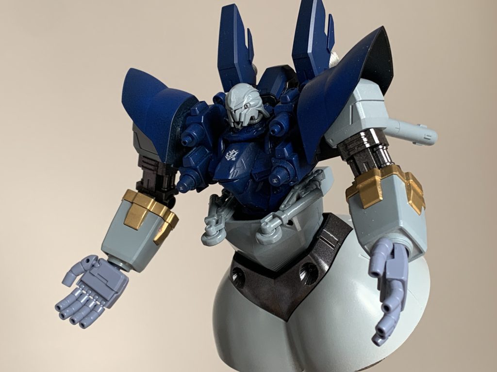 頭部はシナンジュ、胸部は旧キットガンダムXです。