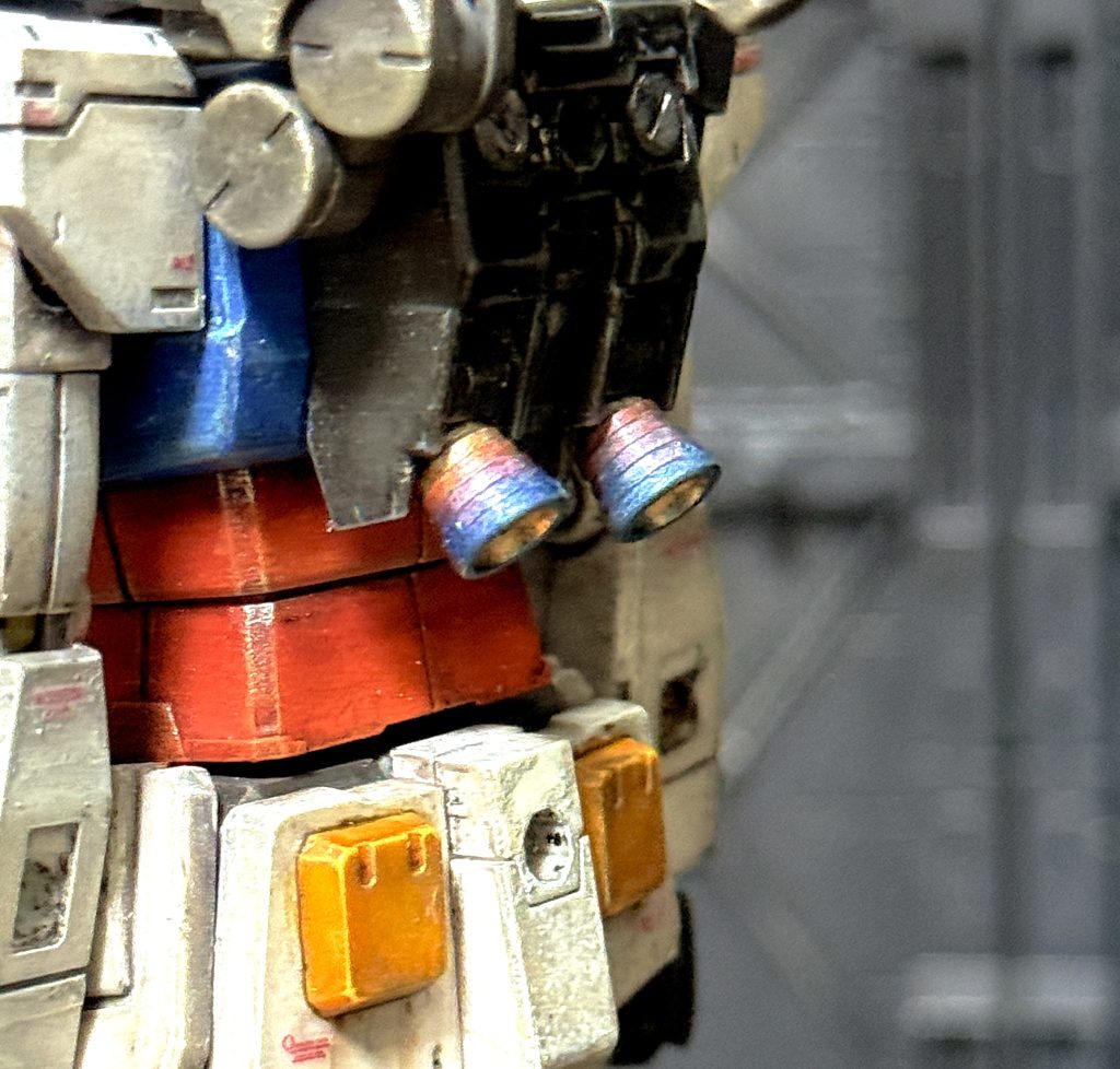 バーニアはいつもの焼け塗装。全体シルバー塗装→根本からエナメルクリアイエロー→クリアレッド→クリアブルーの順にドライブラシ。