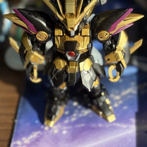 MGSD ウィングガンダムゼロ(EW)をスパロボDDのリベリオンカラーで塗装したら早速ミスってしまった…パーツ外せなそうなのでこのまま進めます…なんでゴールドと思い込んでたのか…2025/10/19追記ボディ完成2025/10/28追記あともう少し（2枚目）