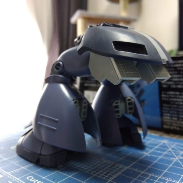 はい、作りました☺️前回の制作投稿と何ら変わりない画像ですが、可動するようにしたスカート裏に何か作ろうと思ったので、可動式のブースターをスクラッチしました画像②のようにスカートを上げると連動(まだしませんがする予定)してブースターも水平位置まで上がりますひっくり返してみると画像③のような感じになってます細かなディテールは追々やります(zaku-kao8)バーニアは今回は使う予定のなかったシュツルムファウストの部品をバーニアに見立てて使ってますw(最初、これどこのバーニアだろ？と思ったのは内緒です)追記シュツルムファウストのパーツと書きましたが普通にリアスカート内側のバーニアのパーツでした😅ある意味正しい使い方？笑（1枚目）