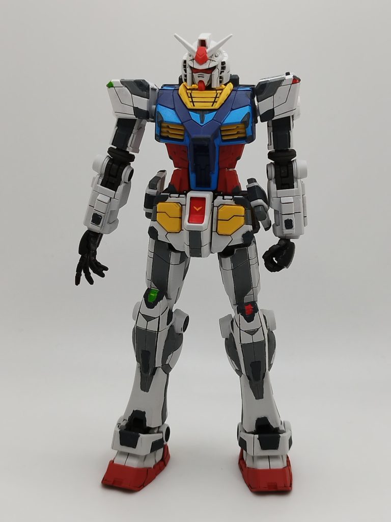 ガンダム本体は筆塗りで部分塗装をしました。前はこんな感じです。
