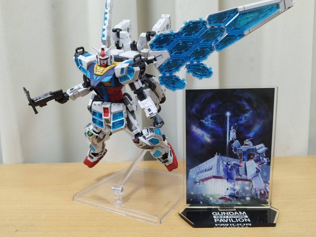 本体は筆塗りを頑張りましたが、力尽きたのでグラスフェザーはスミ入れとつや消しだけで作成しました。