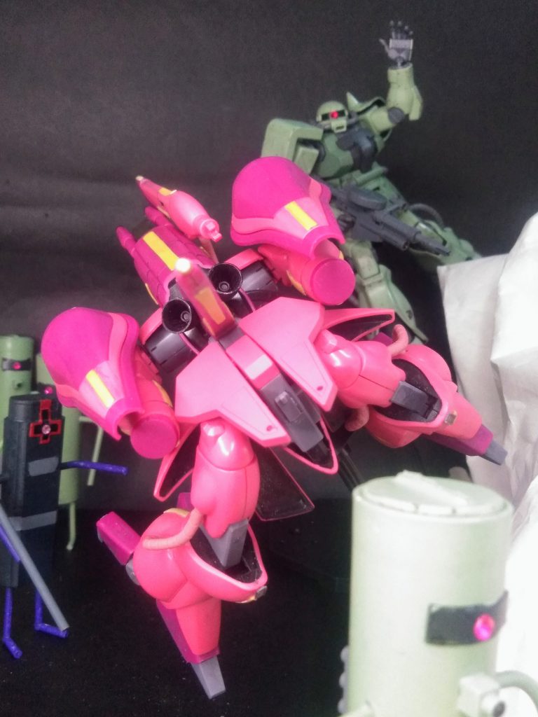 『アクシズ』が地球圏に到達した。『元ジオン公国軍』としては最大規模と考えられるコノ組織。だが！曾ての英雄、勇士達は七年前の大戦で・・・人員及び兵器の練度の低さが問題視されてイルのが現状となる。 と、云うわけで妄想ζ 地球人よ、ご機嫌如何？ ver, ζ『AMX-01(MMT-1)ガザ C』『ヴァトンリ・レェ 曹長』をご紹介 ✨😌✨