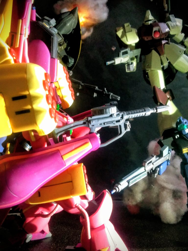 こんな感じでグタグダ！だらっト！！実行です😤💨💨 特筆すべきはでかいアンヨ 👣脚フェチには垂涎モノです 💦💦 (｢UP主｣基準)(￣￢￣)『リック・ディアス』の様な円らな瞳も愛らしい 💘(｢UP主｣個人の想い)ヾ(●´ω｀●)しかし！量産型なのにサイケデリックカラーなのがリアタイ時より疑問に思ってイルのです (｢UP主｣だけではナイはず？)σ(￣∇￣;)？？？ ト！こんな感じで『ガザ C 』のキットはマニア心を擽るキット❓ (;-ω-)ノ この事実が、ハッキリ示されましたネ❓♪Ю―(^▽^o) ♪