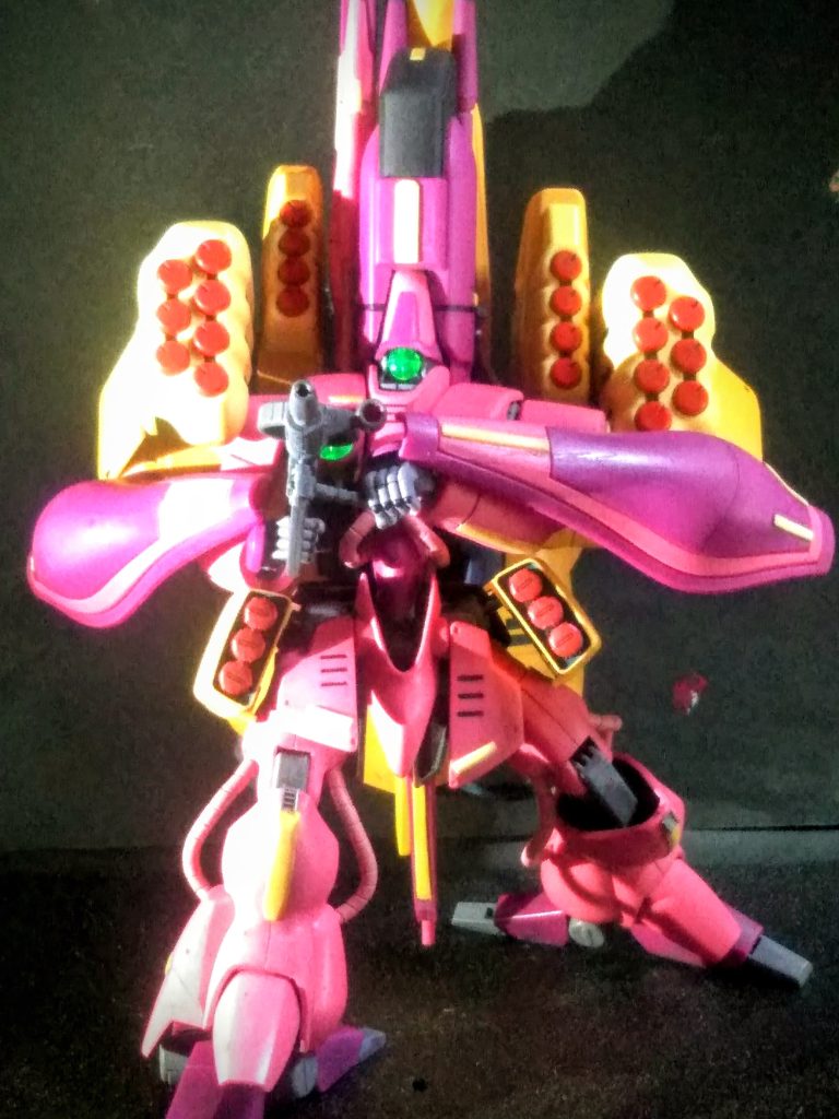 ウムム🙄クっ付けたはイイが実用性としては如何なモノか❓😒跳弾一発でOUTですね 😖⤵️ｿｼﾃ重ｲ・・・😩💨💨書きソビレておりましたが『AMX-01(MMT-1)ガザ C』の『MMT-1』は『連邦軍』が付けた工廠No.だと、言われてたり、無かったり 😟 ﾄﾞｯﾁ?