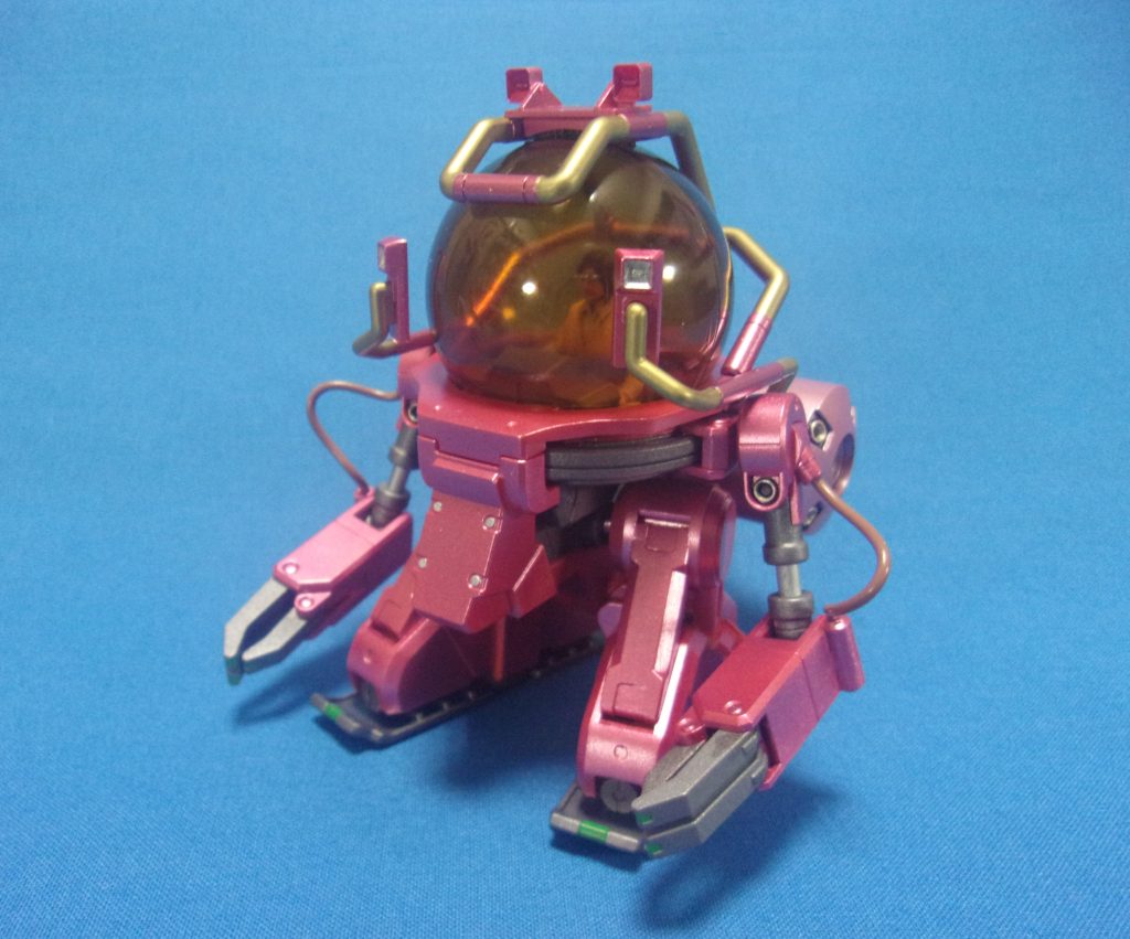 キャノピーのクリアパーツの中にゴミが入ってしまっていたので目立たなくするために色をつけてます。