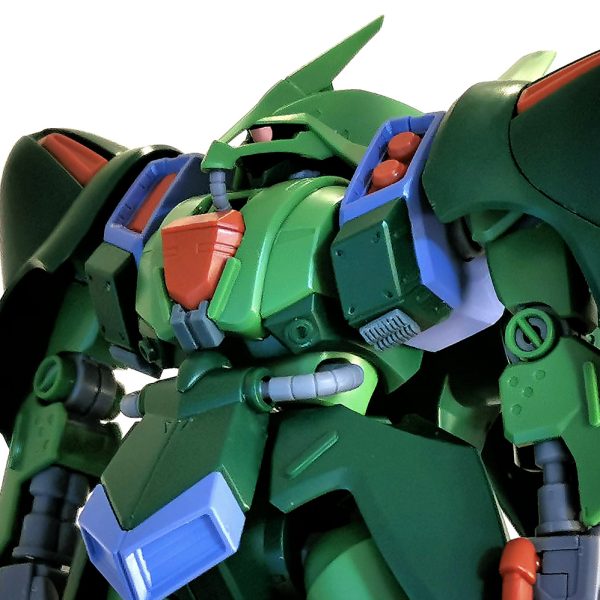 買う予定はなかったのですが、ドーベンウルフが買えずムシャクシャしてるところに見つけたので買いましたw結果、買ってよかったですね！異形のMSは作ってて楽しい...スタイルは胴体を延長しただけですが、ランナーの端材と、初めて買った３Dプリンターのアフターパーツでディティールアップしていきます。コクピット周りはなんとも言えない曲面と取ってつけたようなコクピットハッチを、好みに改修。下に装甲兼ステップをつけたので、マシュマーさんが滑り落ちる心配はなくなるはずw脇のシイタケパーツは仮止めですが、開口して中から出てきてる感じにする予定。（3枚目）
