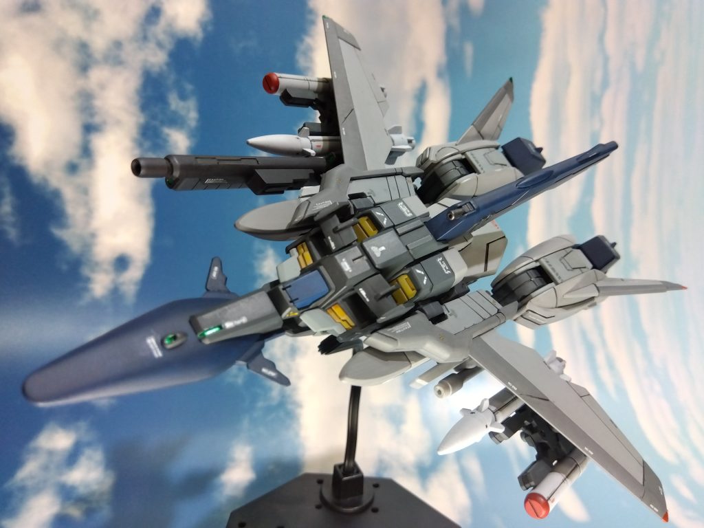 MA形態  30MMオプションパーツのミサイルを懸架させてみました。機首にセンサー追加、ゼータプラスのようなカナードも追加してみました。