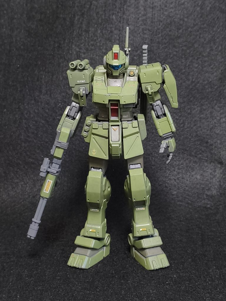 カメラの具合もありますがウェザリング前はこんな感じで割と明るめに仕上がったのでトーンを落とすことを意識してウェザリングしました。水性ホビーカラーのボトムズカラーをメインに使いました。