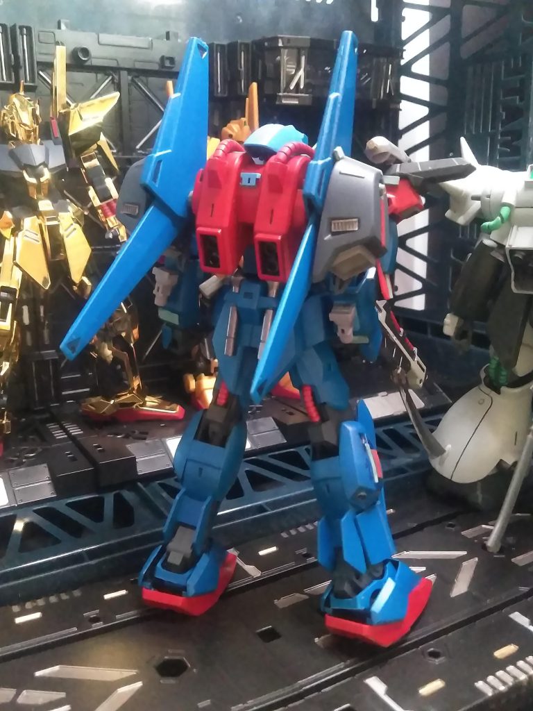 『ティターンズ』の超 ACE パイロット『バァザ・ムショック 大尉』に敗北を喫した『アルカード・ハロウィン 大尉』助力に入った『クワトロ 大尉』のお陰で原隊に無事帰還を果たす事が出来た。だが現搭乗機では限界を感じた『アルカード 大尉』そんな折『アナハイム・エレクトロニクスの販売部副部長ヨコナ・ガシィ女史』が、友人『パク・リィ教授』に専用機に改良整備をさせた新MSを贈って来た。 と、云うわけで妄想ζ 反旗を翻そう! ver, ζ『 MSR-100S/MSR-00100S 量産型百式改』『アルカード・ハロウィン 大尉』をご紹介 ✨😌✨