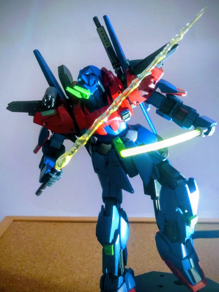 転生したコノ子は、ゼロ距離戦闘を得意とする『アルカード 大尉』の専用機なので、常時の激突を想定し、脚部装甲を増設、バックパックも『百式』のウイングバインダーの出力強化型で構成されています 🤗それと、アンテナは『アルカード 大尉』の趣味(アイデンティティー?)って、事で 😁 🆙『百式改』よりコストダウンが図られた本機は、頭部と肩部アーマーを流用しつつ、他の部位は元の『百式』に近いシンプルな構造に戻されています 😚