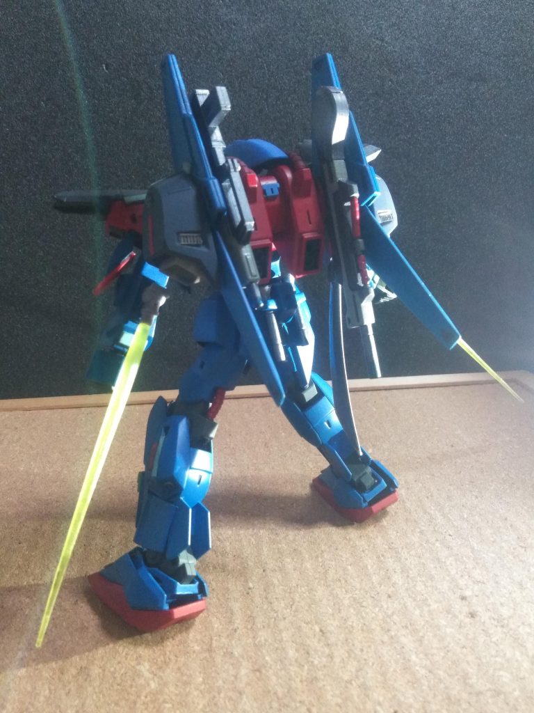 『ユニコーンガンダム』のお陰で定着した『ビーム トンファー(初出はジム砂カスですが)』近接戦闘の鬼👹である『アルカード 大尉』も両前腕に装着です 😁🙏 🆙 結果的にMS開発の進化が著しかったため、『量産型百式改』は最終的に量産には至りませんでした┐(-。-;)┌ 「ガンダムセカイ」デハ ヨクアルコト💨