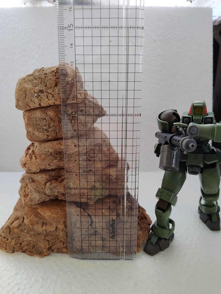 高さとしては13cmぐらいでHGリーオーよりも高くなっています。