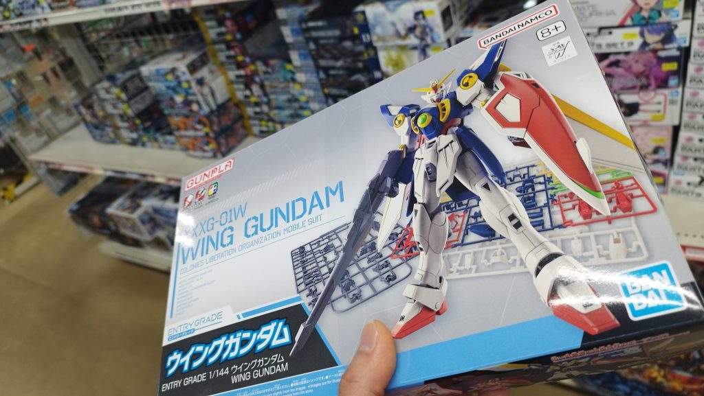 土曜日仕事で買えずに日曜なんとか手に入れましたので、日月の夜に組みました。思ったより時間かかったなぁ