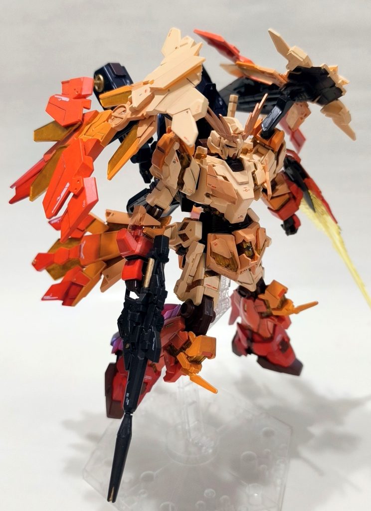 筆塗りに加え、リアルタッチマーカーによる陰影追加によって立体感を増しています。