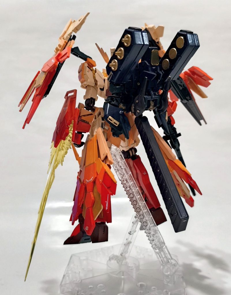 背面はこんな感じです。SKOLL詳細は後述。ファンネル追加による火力の大幅アップのほか、ブースターとプロペラントタンクによる推力も強化されるシステムです。