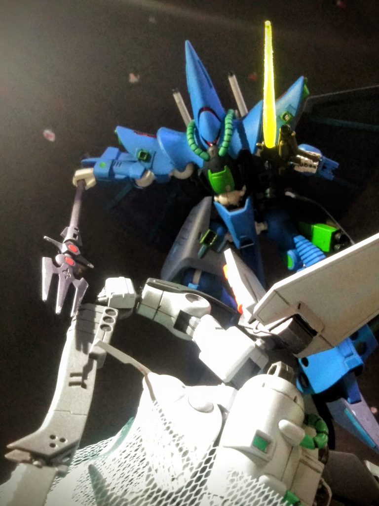 こんな感じでグタグダ!だらっト!!実行です😤💨💨 『ハンブラビ』の可変は脚部を折り畳むだけ!と、イウ・・・ナンダカ烏滸がましい感じがするシステム 💦💦 (「UP主」基準)( ̄~ ̄;)しかし!この異形さは其を払拭できる魅力がありますね 💘(「UP主」個人の想い・・・毎回書いてる?)ヾ(●´ω`●)HGUC全盛期のキットなので、今基準でも満足度が高いクオリティ🈵😆(満足なのは「UP主」だけではナイはず?)+.゚(´▽`人)゚+.゚ ト!こんな感じで『ハンブラビ』は出版モノだと、バリエーションが複数ある💦💦 (;-ω-)ノ なんて事実?を、口走ってミヨウと考えました♪Ю―(^▽^o) ♪