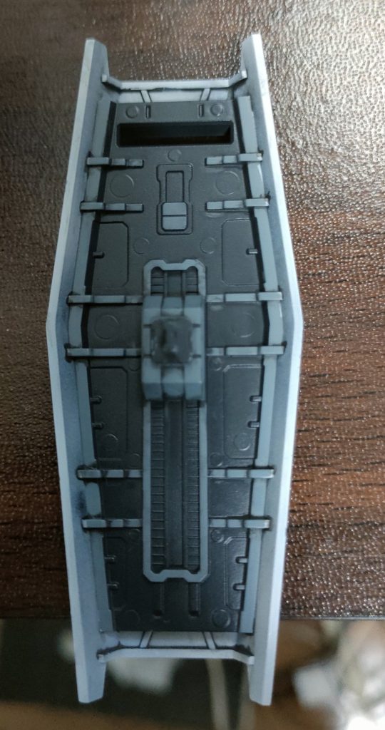 盾の裏も塗り分けました。