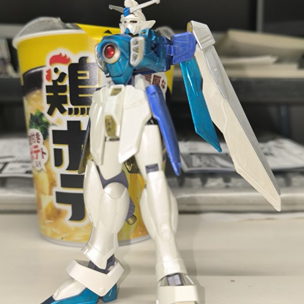 コレが噂の『自爆をすると死ぬほど痛いぞガンダム』ですね♪(笑) と、当初まんまパチ組むはずがランナー見てたら