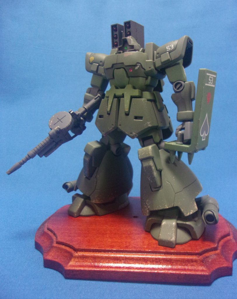 武装は使わずに余ってしまっていたHGUCグフのマシンガン、F2ザクのミサイルポッド、ゲルググマリーネのシールドを使っています。