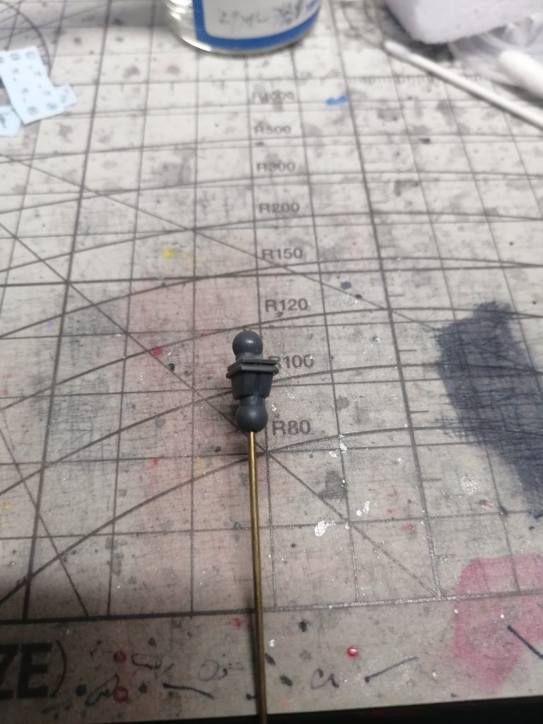 補強のために真鍮線でグサッと!