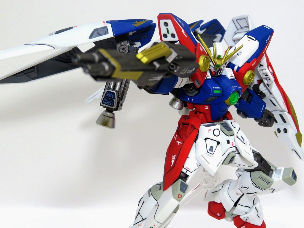 ツインバスターライフルは合わせ目を全て消して、上の黄色パーツだけ後ハメ加工してあります。また、ツインバスターライフル左右のバルカン?みたいな箇所と、シールドのバルカンはピンバイスで開口しています。