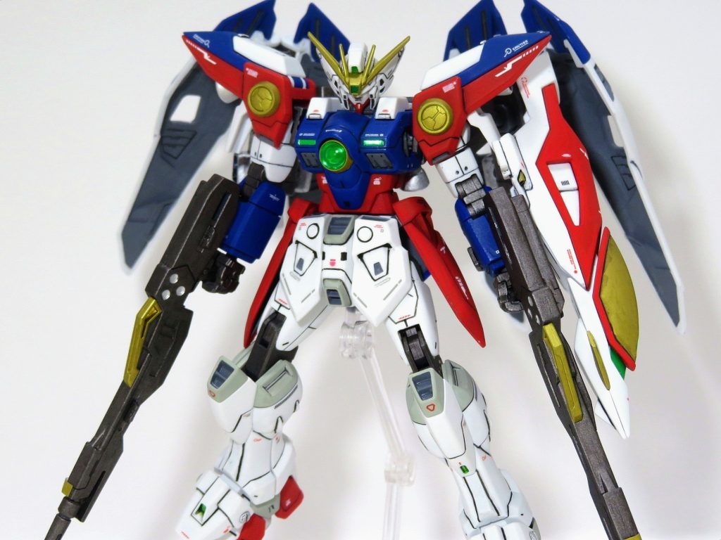 関節も塗装したので、塗装剥げしないようにクリアランス確保もしっかり行いました。先日スタイリッシュなRGウイングゼロが発売されましたが、HGACのほうはマッシブな体型でRGとHGACどちらも良いところがあり、素晴らしいキットだと思いました( ´ー`)ちなみに、変形に必要なパーツはランナーから切り離してすらいないので、変形は出来ません(; ・`ω・´)