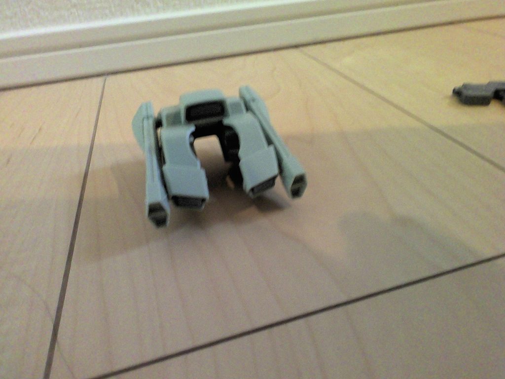 AIに操作させることで単独行動が可能で空戦用OSを積んだジャケットです。リ・ガズィのように本体から切り離して特攻させれる設定です。スカイグラスパーのように戦艦から飛んできます。