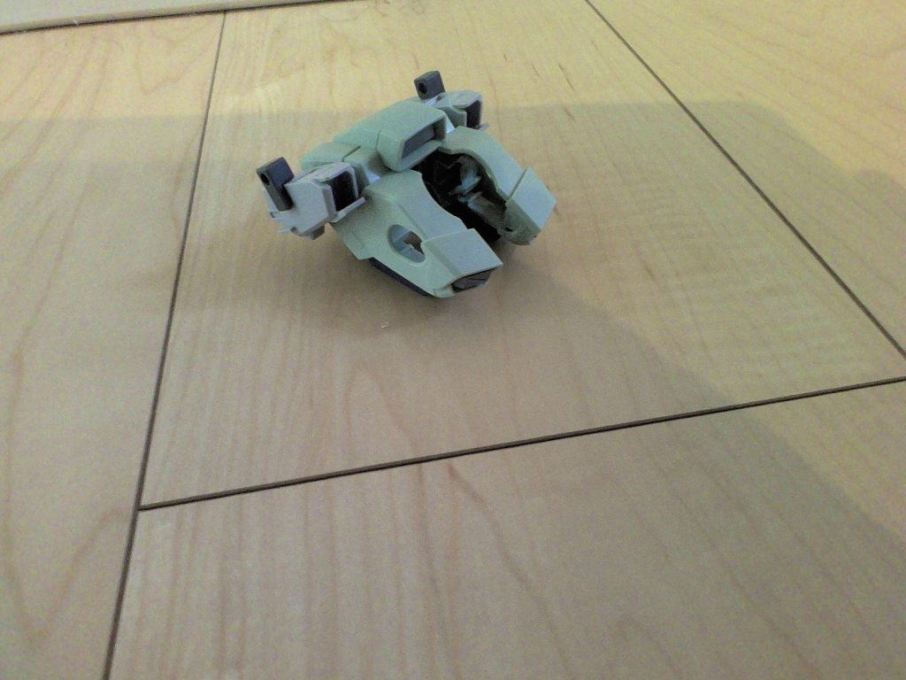 「スペースジャケット」エアロジャケットのスラスターを宇宙用にしたものです。空気抵抗がない宇宙でより多くの武装を積むためにハードポイントが付いています。