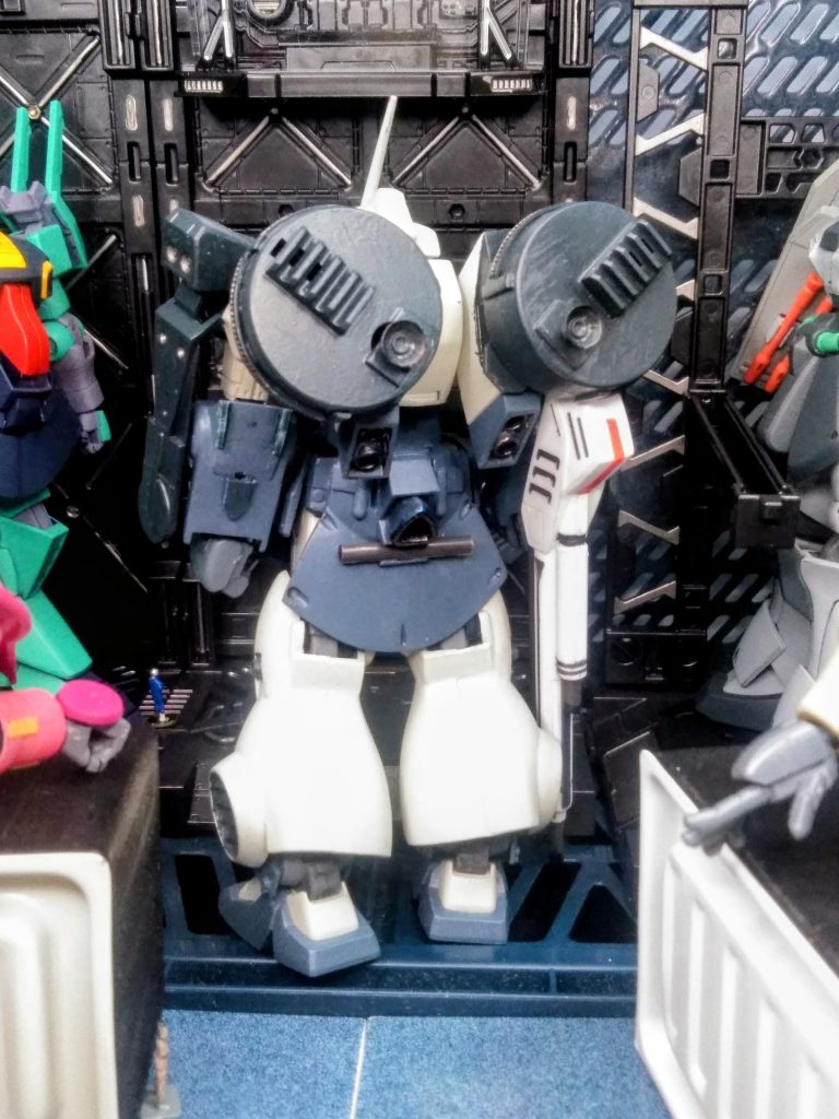 少し時を遡る。『エゥーゴ』と『アクシズ』が同盟締結の審議会に参集する直前。『アクシズからの使者』が『チャイカ』という機体を『ギメ・イダナ 大尉』宛に搬送をして来た。何故？『ギメ 大尉』に向けてなのだろう？！ と、云うわけで妄想ζ 反旗を翻そう！ ver, ζ『 MS-110 チャイカ 後期生産型 / ディジェ 偽装タイプ』『ギメ・イダナ 大尉』をご紹介 ✨😌✨