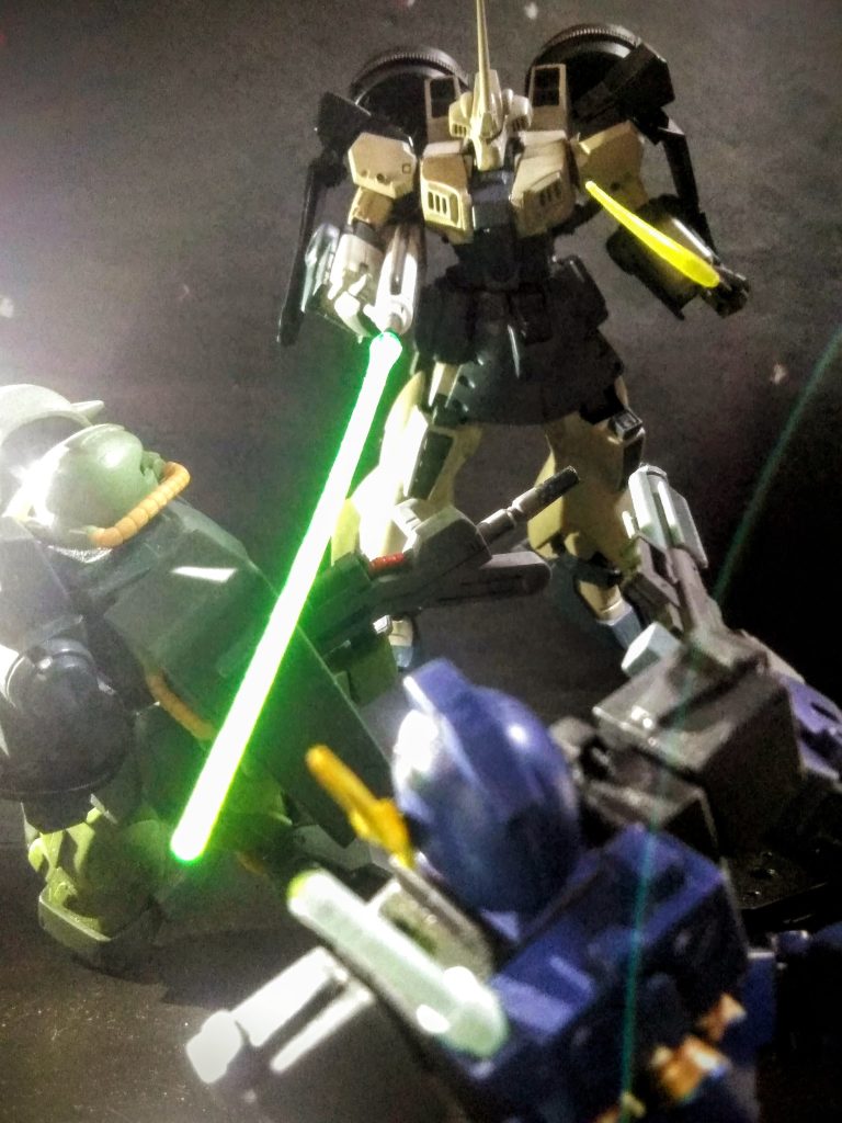 『ガザの系譜』では無さそうですが『ナックルバスター』を装備してイルとの事なので 🤩🙏 🆙　『ディジェ』のデザイン段階での経緯に沿う形で、『近藤和久先生がディジェ』として受け取った設定画を独自に設定変更して登場させた。TV番組終了後『近藤先生は藤田一己デザイナー』に「やっぱりディジェはジオン系だよね」と言われ、喜ばれたという。