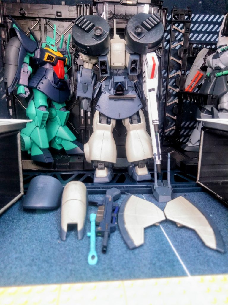 さあ⤴️今回のお題にもある『ディジェ 偽装タイプ』をイッテみます 😆　　　　　蛇足作業🐍👣                                         　  を実行です 😚 と！云うか、旧キットより改造の『ディジェ』へと戻すのですけどね 🤣🤣🤣 🆙　『チャイカ』とはロシア語で海鳥である🕊️『カモメ』を意味するﾝですって 🤔