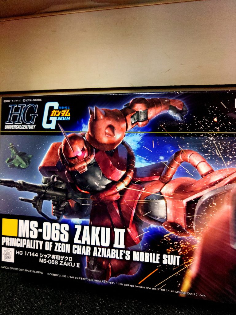 この間のガンダムと一緒に安く手に入れたシャアザクをイジってます✌️😚