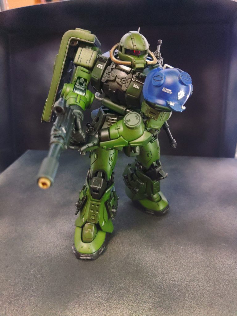 ピストルはサイレンサー装着で、まさに隠密行動です🙄笑