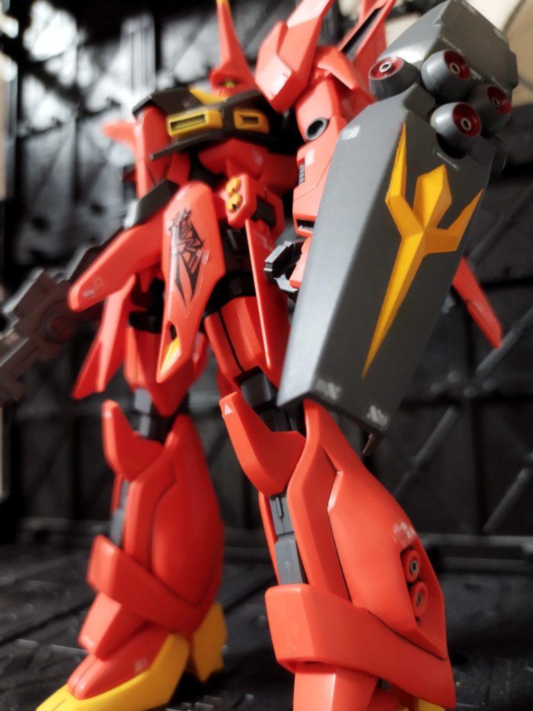 盾のメガビーム砲にはステンレスビーズを使ってみました