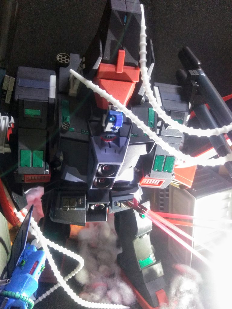 『エゥーゴ』の最高幹部の一人『ジンカ・クシャ 外務官』が『サイド 6 のナマズ・コロニー』を、内密に訪れる事と成りました 😆