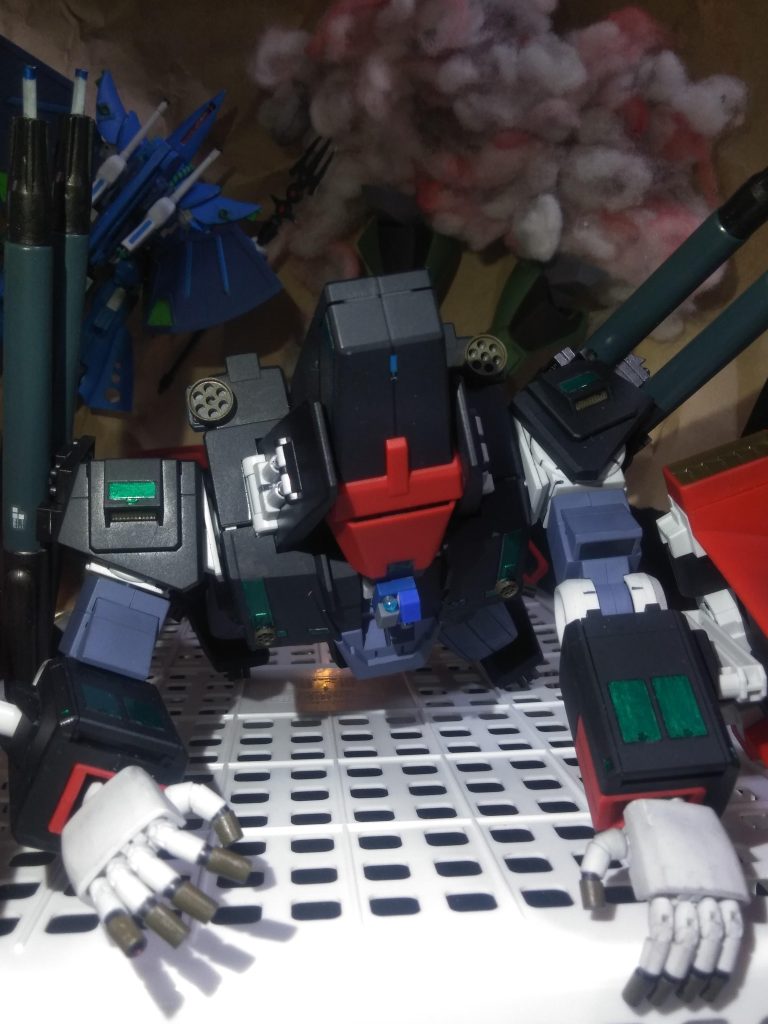 SPに連れられて、高層ビル🏢のヘリポートへ向かう『ジンカ・クシャ 外務官』🧐その光景を発見した『サイコ・ガンダム』😩