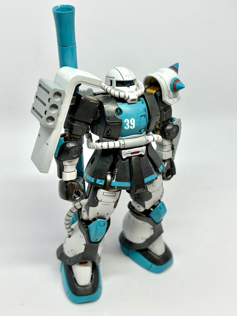 本物はシルバーらしいのですが、白だと思ってたのでホワイト仕上げ。青緑は調色です。全部筆塗りです。