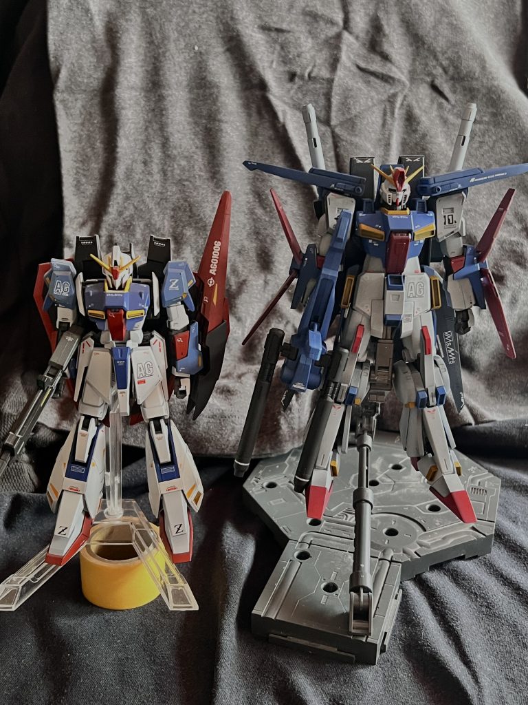 Zガンダムと2ショットこの2機は見比べると形状が結構違いますが、ちゃんと兄弟機に見えるのが不思議です。