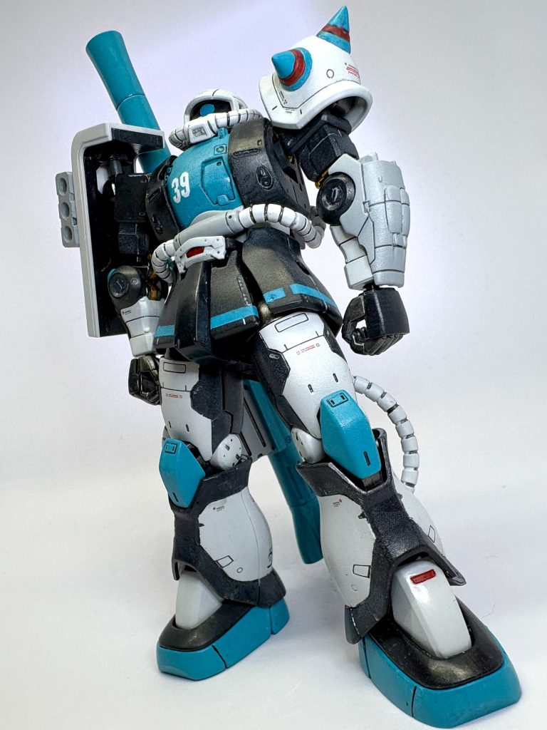 RGほど細かくできなかったけど、ペイントザクの元のオリジンザクがかなりいいキットなので見栄えがします。