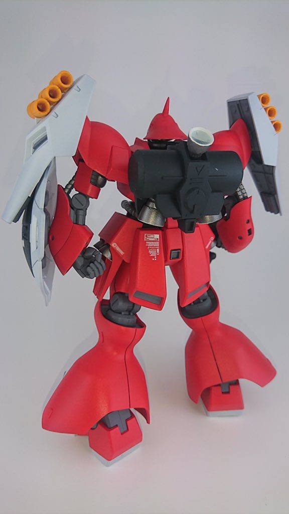 背面バーニアやスラスターはアウターとインナーを塗り分けました。