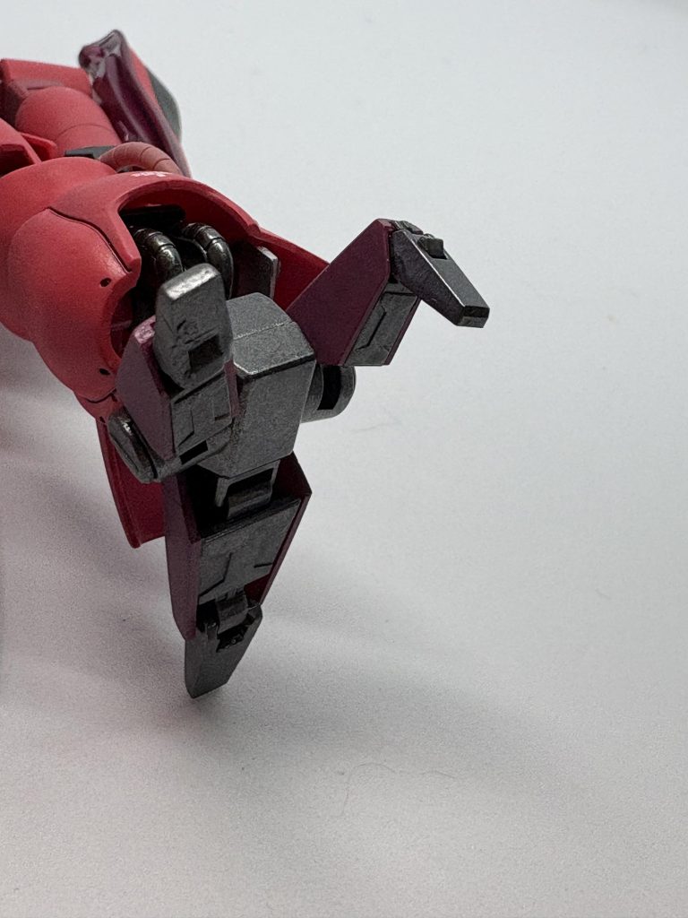 足の爪、一個割れたので固定…曲げられなくなっちゃった。