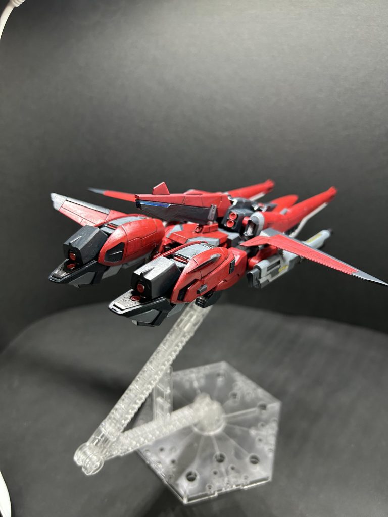 モビルアーマー形態に変形。色と装備だけでムラサメはセイバーになる。