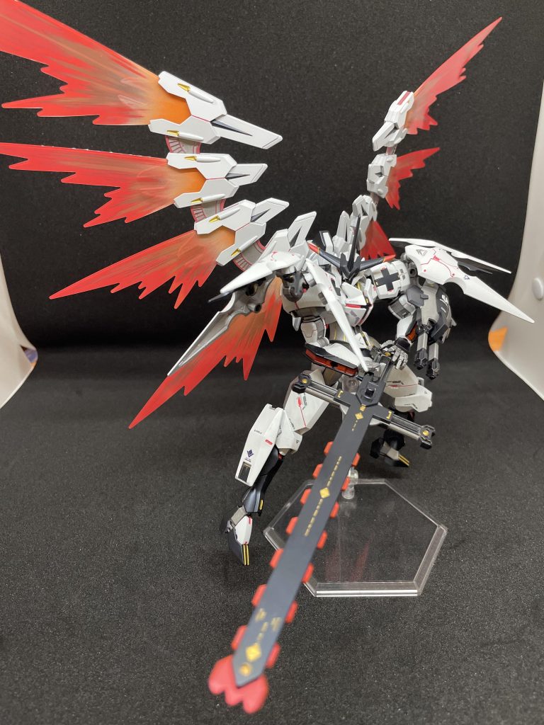 ポーズ2武器も十字架モチーフです。