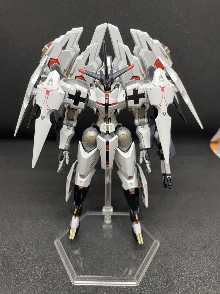 正面像通常の配色にデカールで1-2色加えるつもりでデカールワークしました。