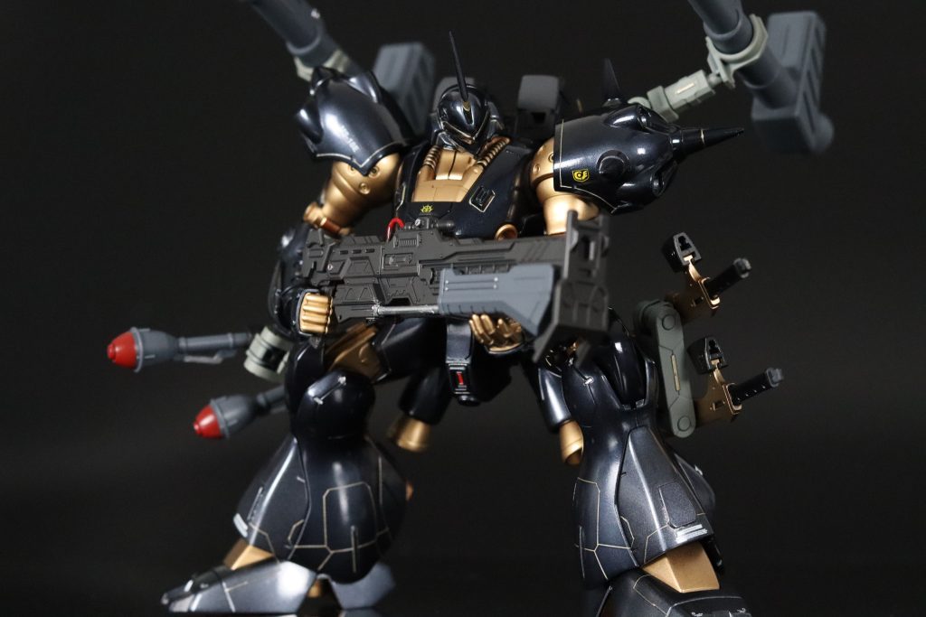 重ショットガンを装備。アーマードコア6で敵を蹴散らしたショットガンです。元のショットガンもいいんですが、他の武装にインパクトで負けるかなと思い、デカめのショットガンにしました。