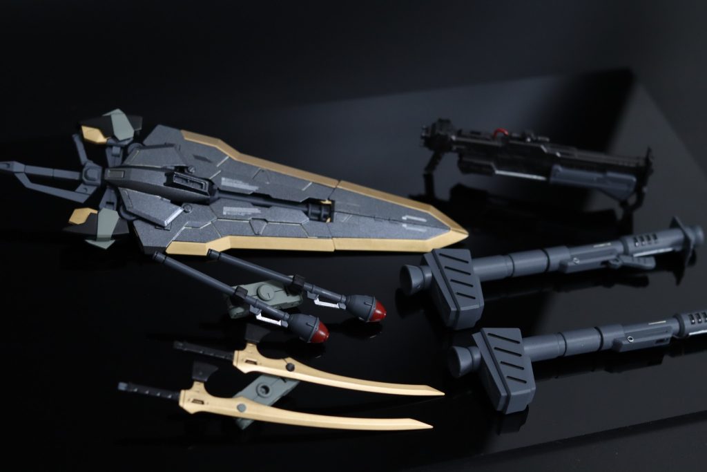 武装一覧右足にシュツルムファウスト、左足に白兵用強化サーベル(スサノオの刀)をそれぞれマウントしております。